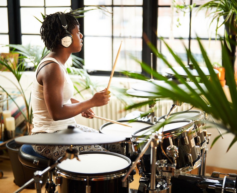 Roland 和 V-MODA 合作推出 VMH-D1 电鼓专用头戴耳机 Roland 和 V-MODA 合作推出 VMH-D1 电鼓专用头戴耳机